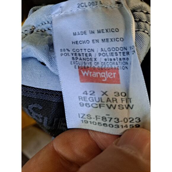 Wrangler Straight Fit Jeans Size 42x30 - Get new front pic and another - Picture 4 of 6